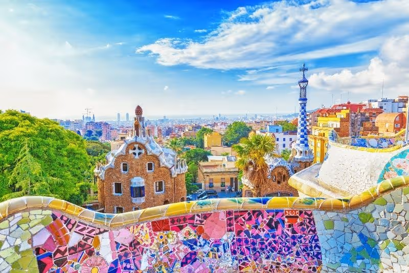 The colorful mosaic of the Serpentine Bench at Park Güell